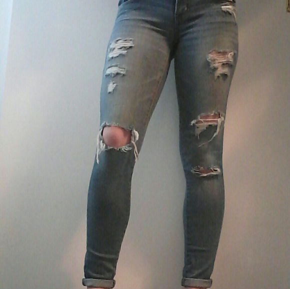 ♡ American Eagle Low Rise Ripped Jeans♡ - Picture 2 of 6